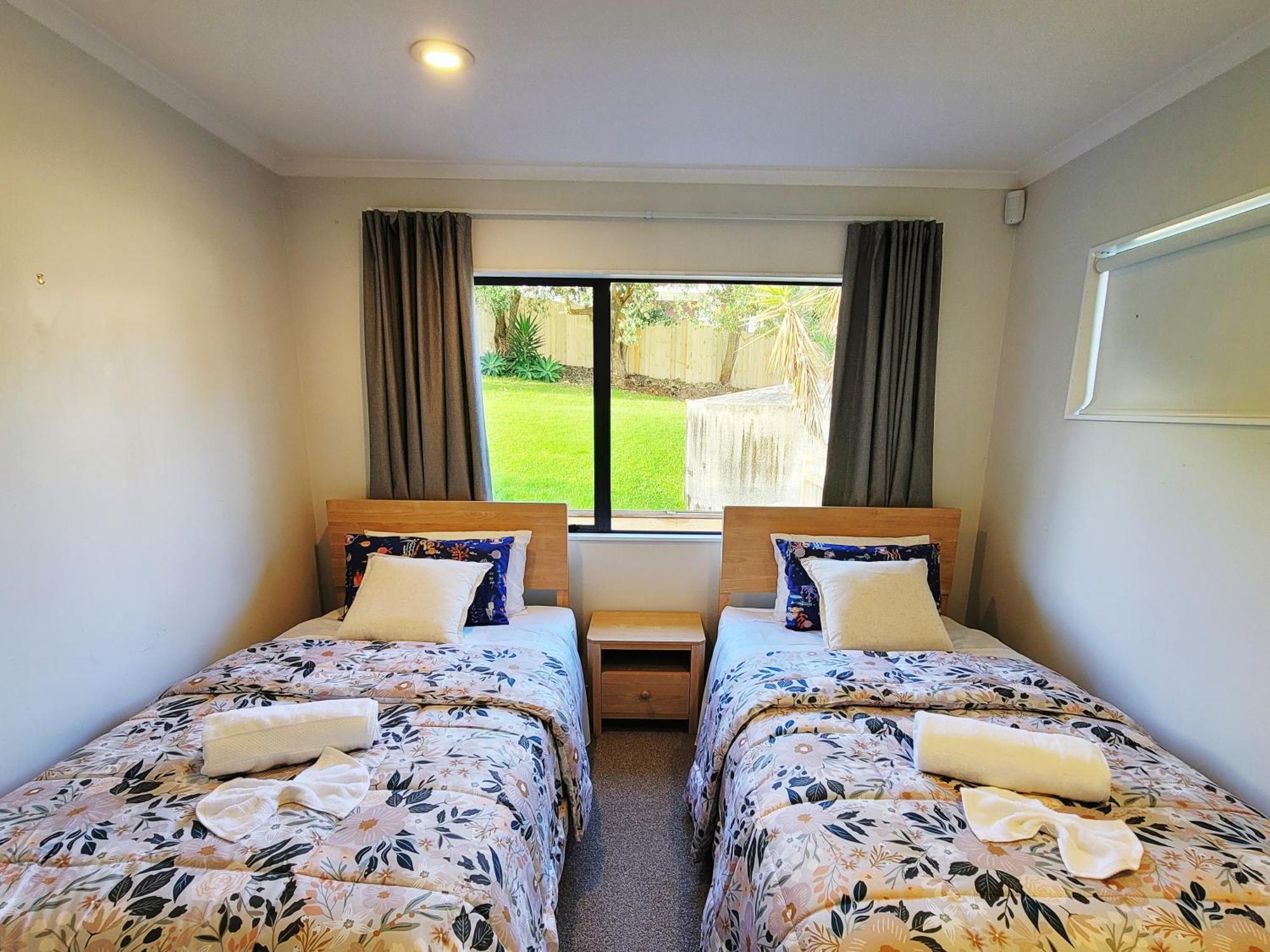 Sea View 5 Bedroom Holiday House Whangaparaoa Exteriör bild