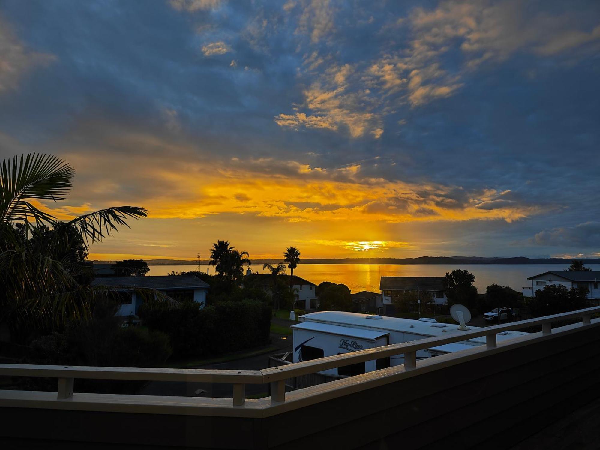 Sea View 5 Bedroom Holiday House Whangaparaoa Exteriör bild